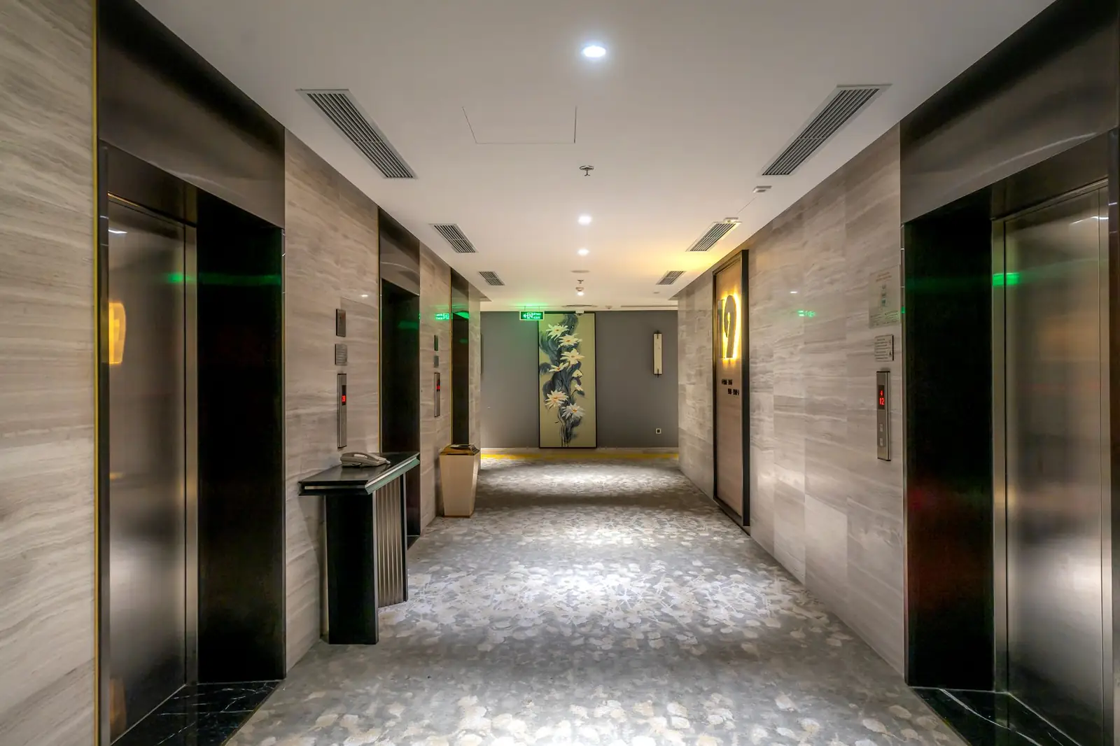 Nivevahotelretreat  interior corridor